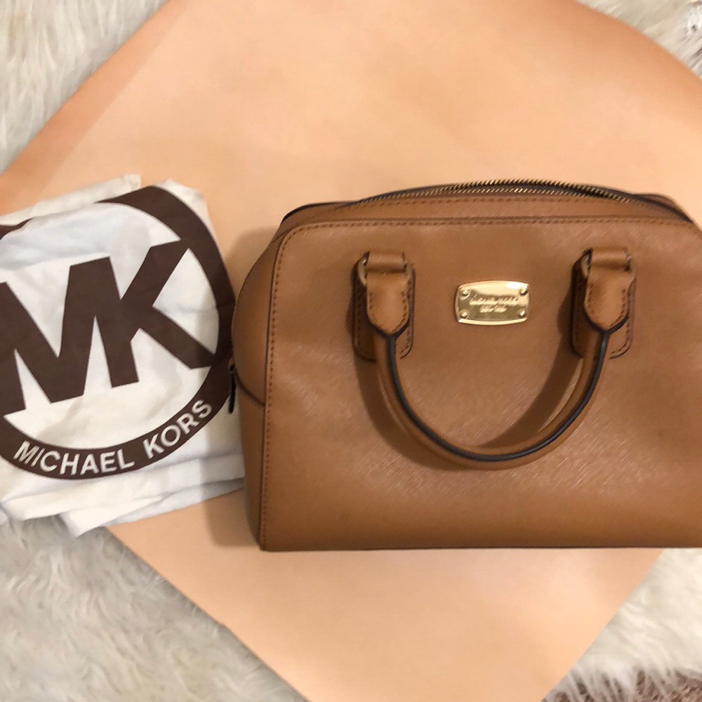 Authentic Michael Kors Handbag preOwned w/ dustbag